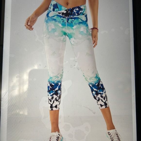 Fabletics XXL Winn Printed PureLuxe Crop Leggings - Picture 5 of 5
